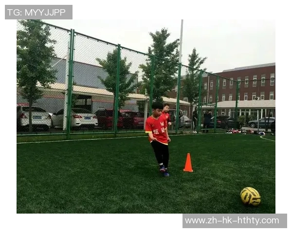 足球过桩游戏提升技巧与乐趣的完美结合让孩子们快乐成长